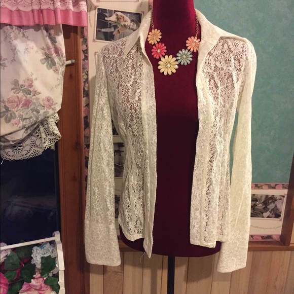 Woman’s blouse - Picture 1 of 4